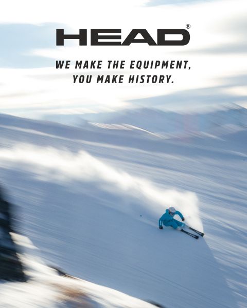 Ein Skifahrer in Blau fährt auf einer verschneiten Piste mit der Aufschrift: "HEAD. Wir machen die Ausrüstung, Sie machen Geschichte.