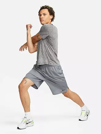 NIKE | Herren Fitnessshort Dri-FIT Totality | olive