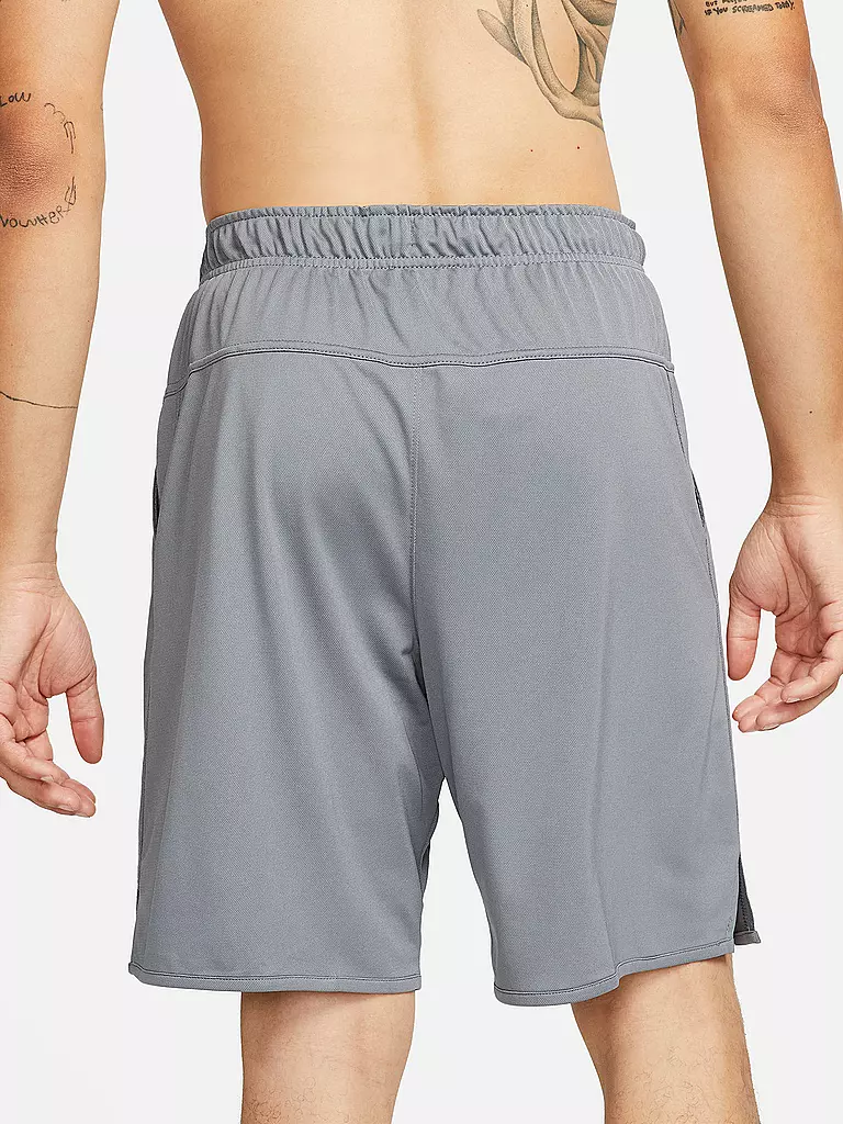 NIKE | Herren Fitnessshort Dri-FIT Totality | olive