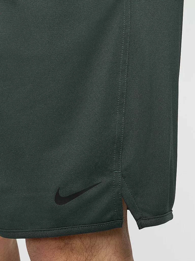 NIKE | Herren Fitnessshort Dri-FIT Totality | olive