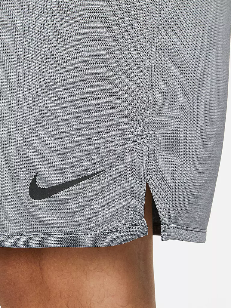 NIKE | Herren Fitnessshort Dri-FIT Totality | olive